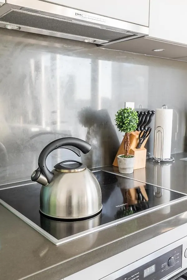 Designer 1Br + Study Suite In Coveted Yorkville 多伦多