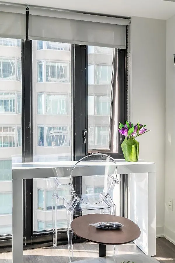Designer 1Br + Study Suite In Coveted Yorkville 多伦多 加拿大
