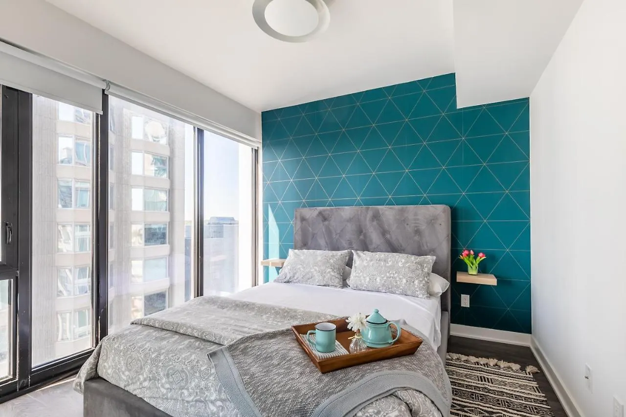 Designer 1Br + Study Suite In Coveted Yorkville 多伦多