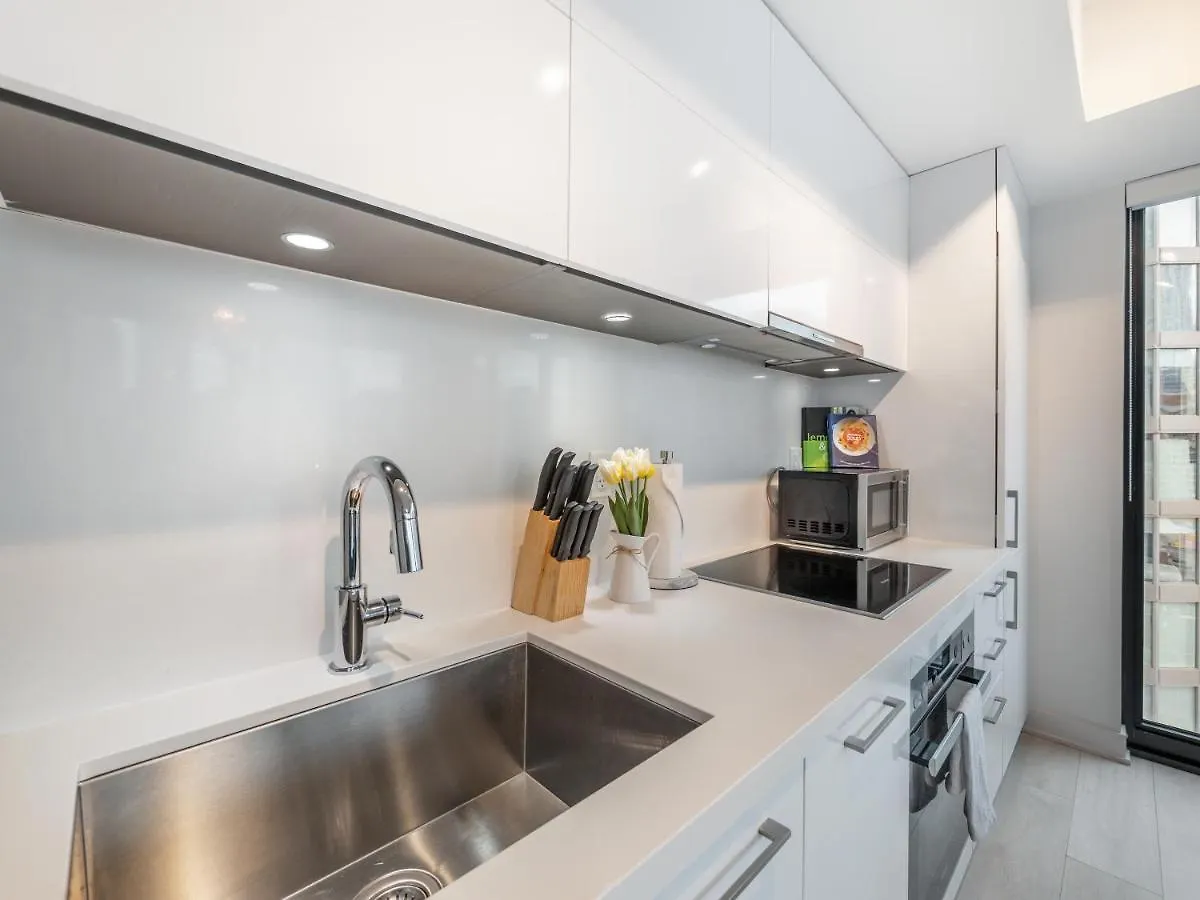 公寓 Designer 1Br + Study Suite In Coveted Yorkville 多伦多