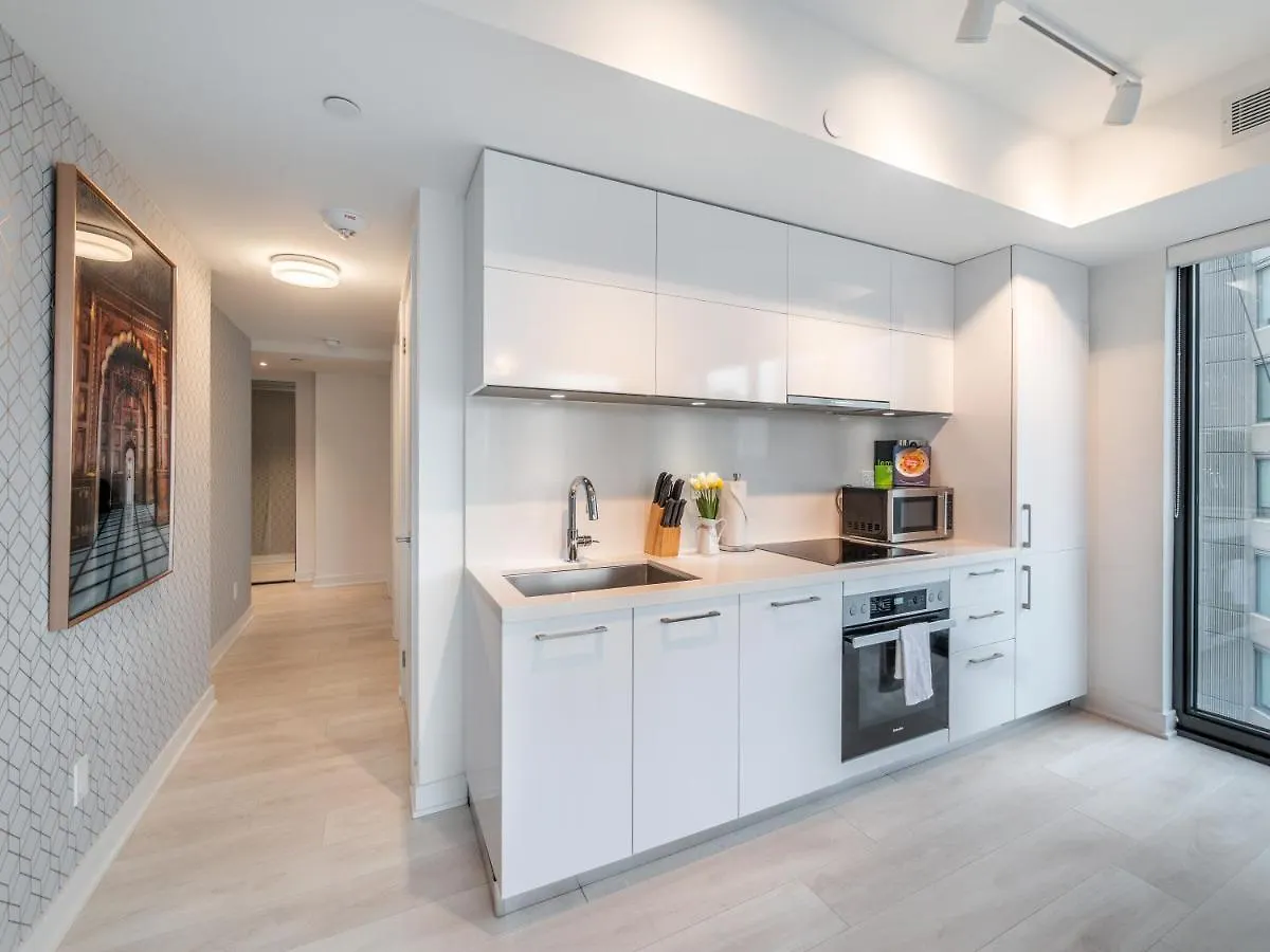 Designer 1Br + Study Suite In Coveted Yorkville 多伦多 加拿大