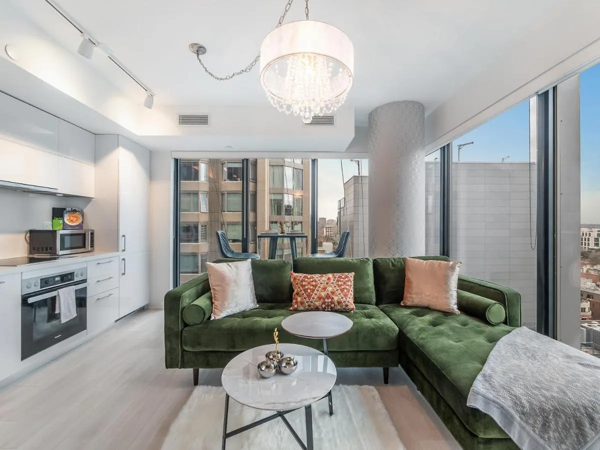 Designer 1Br + Study Suite In Coveted Yorkville 多伦多