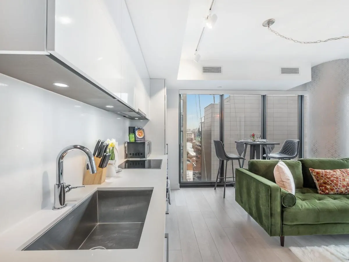Designer 1Br + Study Suite In Coveted Yorkville 多伦多